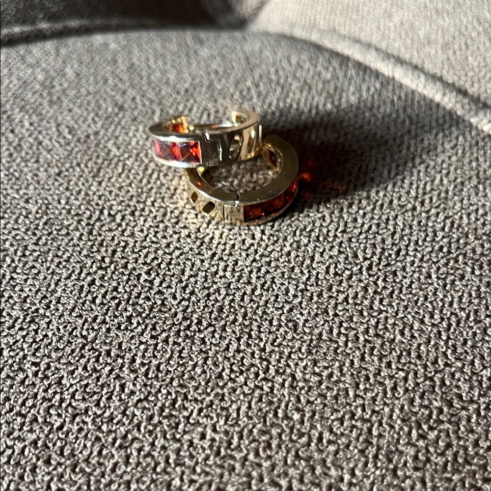 Elegant Gold and Red Gemstone Women's Ring
